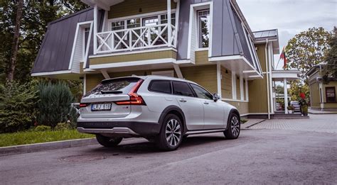 Sena automobilių detalė iš „Volvo“ modelio, paruošta pakartotiniam panaudojimui