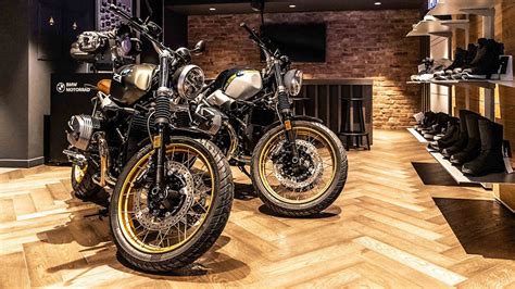 Teminė nuotrauka: atnaujintas BMW Motorrad salonas su naujais motociklais
