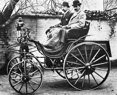 J. A. Koosenas ir H. Lawsonas 1895 metų „Lutzmann“ automobilyje