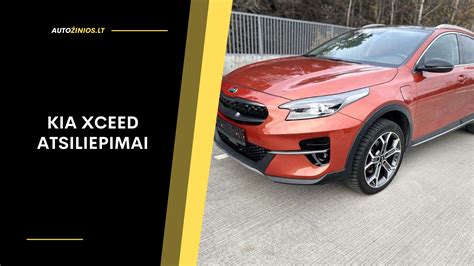Senas Kia automobilio modelis ar istorinis Kia gamyklos vaizdas