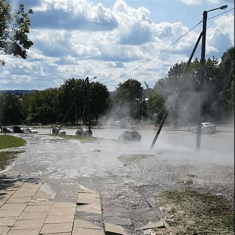 Vilniaus Didlaukio ir Kalvarijų gatvių sankryža po karšto vandens avarijos