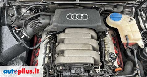 Audi A6 benzininio variklio skyriaus nuotrauka