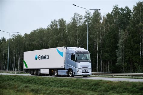 Vilkikas „Girteka“ su logotipu