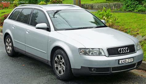 Audi A4 B6 (8E) Avant galinės dalies vaizdas su atidaryta bagažine