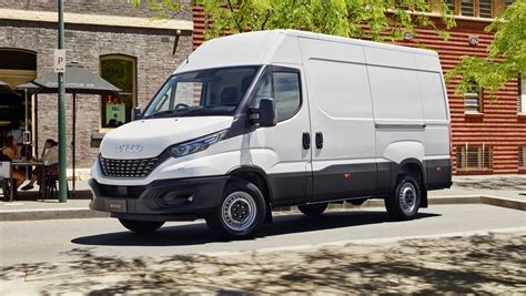 Iveco Daily ir konkurentų (Ford Transit, Mercedes-Benz Sprinter) palyginimas