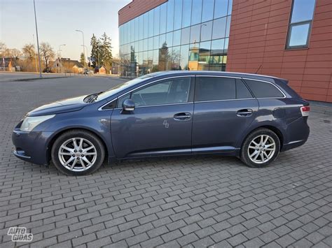 Toyota Avensis T27 sedanas ir universalas