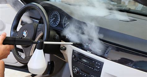 Nuotrauka, vaizduojanti automobilio saloną po cheminio valymo