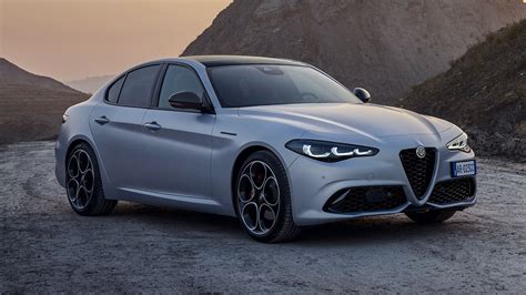 Alfa Romeo Giulia dinamiškas profilis