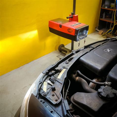 Profesionali žibintų reguliavimo įranga autoservise