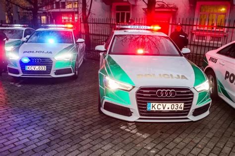 Nepažymėto policijos automobilio nuotrauka