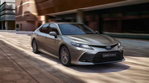 Infografika: „Toyota Camry“ hibridinės sistemos veikimo principas