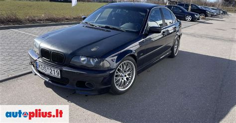 BMW E46 sedanas istorinėje aplinkoje