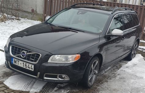 Volvo V70 III kartos interjeras. Aukštos kokybės nuotrauka