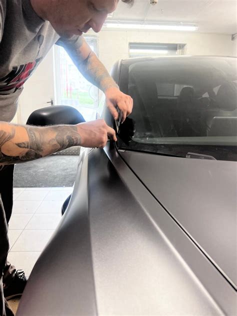 Tematinė automobilio kėbulo aptraukimo plėvele nuotrauka su pavyzdžiu