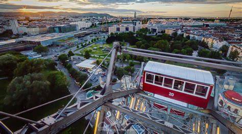 Viena: Schönbrunn pilis ir miesto panorama nuo Wiener Riesenrad