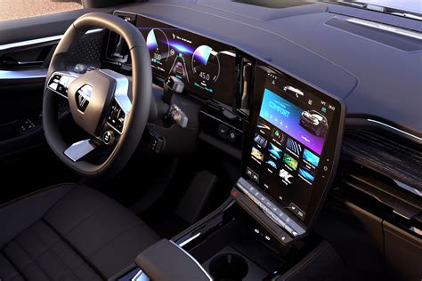 Renault Talisman interjero apšvietimas ir didelis centrinis ekranas