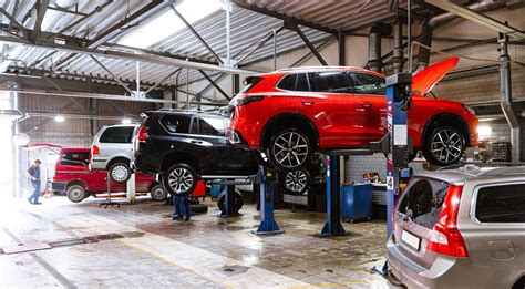 Teminė nuotrauka su automobilio remontu servise