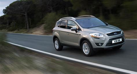 Ford Kuga 2009 modelis kelyje