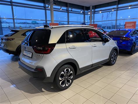Tematinė nuotrauka: Honda automobiliai ir motociklai salone