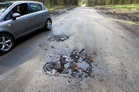 Schema: Motociklo staigus stabdymas dideliu greičiu.