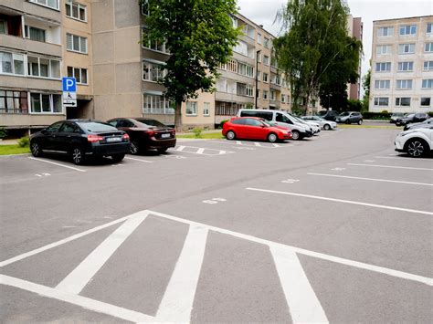 Automobilių stovėjimo aikštelė daugiabučio namo kieme