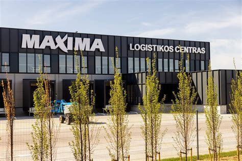 Tematinė nuotrauka: logistikos centras, sunkvežimiai, kroviniai