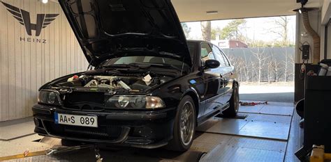Specialistas, dirbantis su BMW varikliu