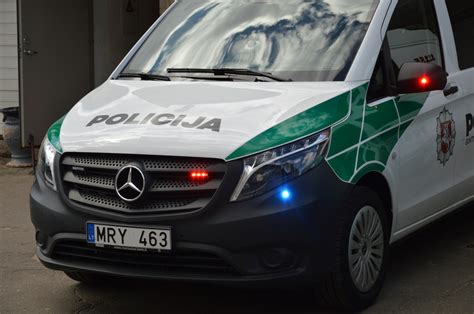 Tematinis paveikslėlis: apgadintas automobilis po eismo įvykio