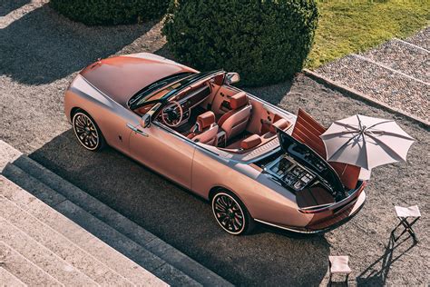 Rolls-Royce Boat Tail nuotrauka su atvira bagažine