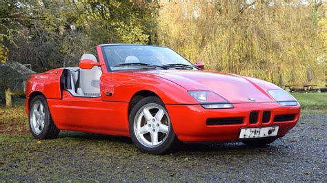 BMW Z1 su atidarytomis durelėmis, nusileidusiomis į slenksčius