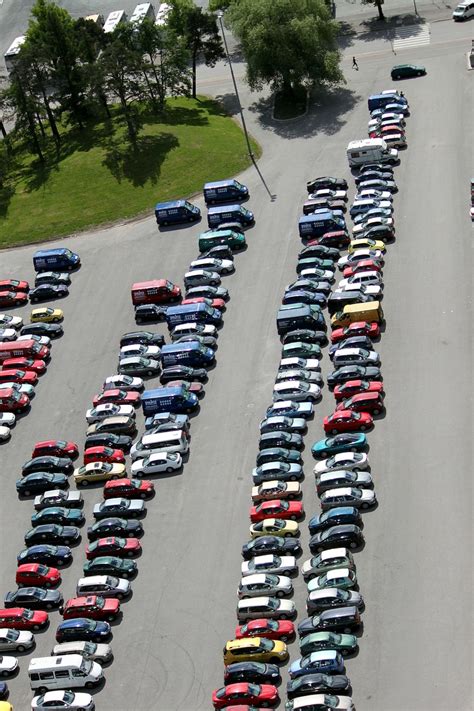 Tematinė nuotrauka: automobilių nuomos parkas, šiuolaikiniai automobiliai