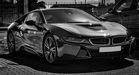 Teminė nuotrauka: blizgantis švarus automobilis po plovimo