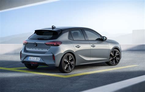 Informacinių ekranų tipų palyginimas Opel automobiliuose