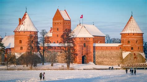 Tematinė nuotrauka: vaizdingas Maljorkos kraštovaizdis su kalnais ir pakrante