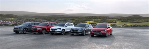 Tematinė nuotrauka: naujas automobilis kelyje
