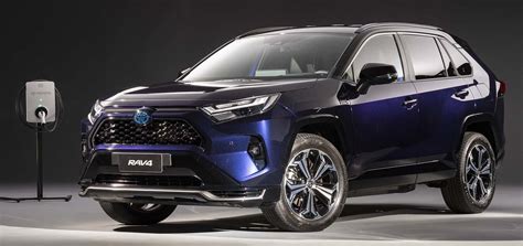 Grafikas: Toyota RAV4 hibrido ir benzino eksploatacijos kaštų palyginimas su 210 000 km