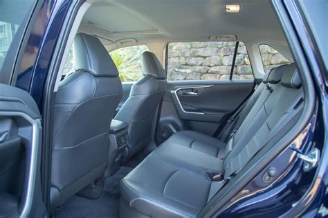 Toyota RAV4 Hybrid interjeras ir išorė