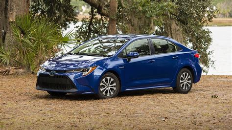 Toyota Corolla Hybrid eksterjeras ir interjeras