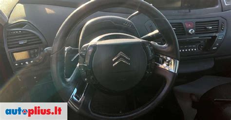 Citroen Xsara Picasso variklio skyriaus saugiklių dėžės vieta ir išdėstymas