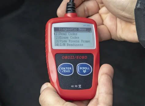OBD-II skeneris ir „Check Engine“ lemputė