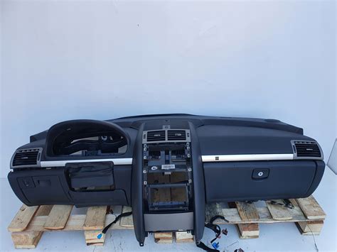 „Peugeot 407“ interjeras su centrine konsole