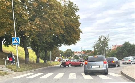 automobiliai sankryžoje