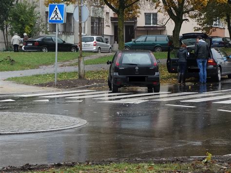automobiliai žiedinėje sankryžoje