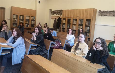 Teminė nuotrauka: žmonės mokymuose ar seminare
