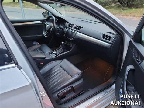 Škoda Superb salono nuotrauka su akcentu ant erdvumo ir technologijų