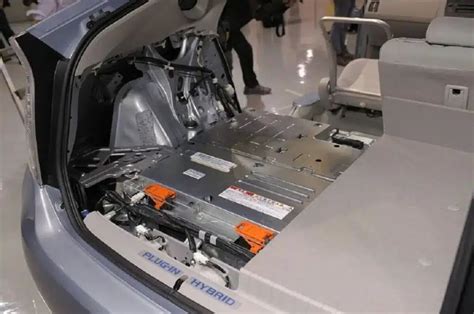 Tematinė nuotrauka: hibridinio automobilio akumuliatoriaus modulis