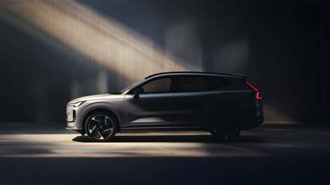 Volvo XC70 važiuojantis bekele