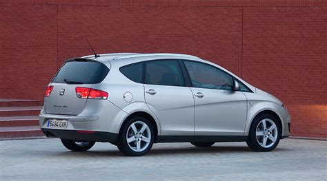 Thematinė Seat Altea XL nuotrauka stovinti gamtoje ar mieste