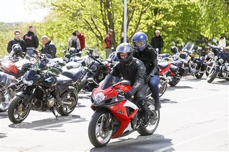 Motociklai kelyje vasaros sezono metu