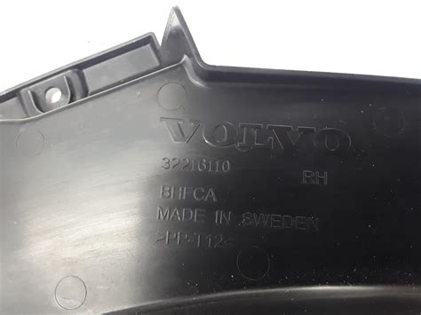 Schema, rodanti salono filtro vietą po variklio gaubtu Volvo V70
